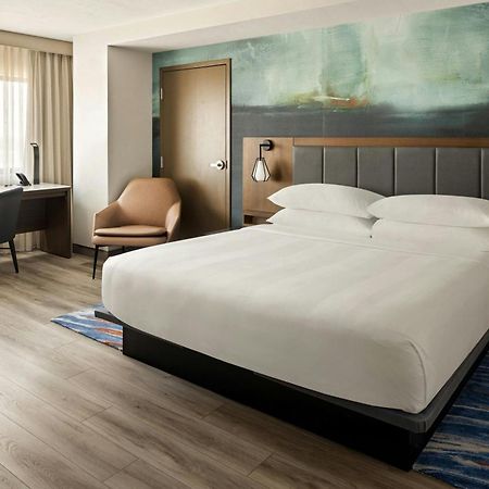Oshkosh Marriott Waterfront Hotel & Convention Center Bagian luar foto