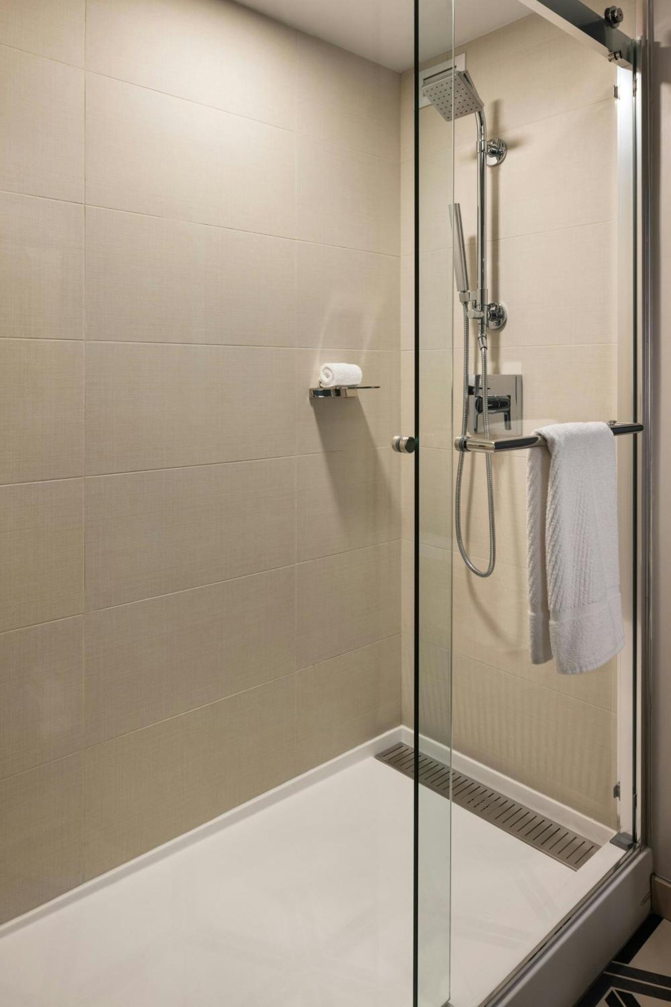 Oshkosh Marriott Waterfront Hotel & Convention Center Bagian luar foto