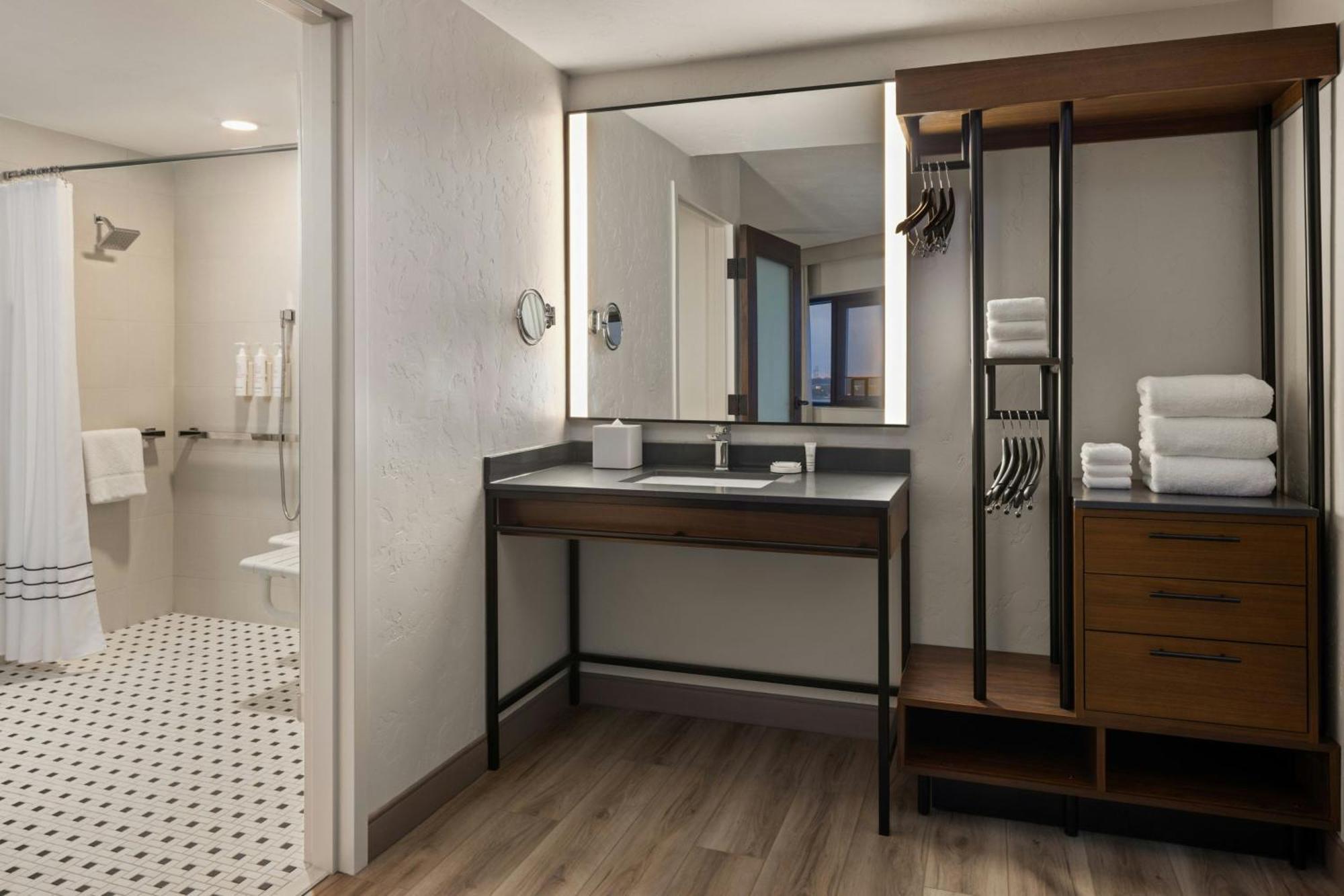 Oshkosh Marriott Waterfront Hotel & Convention Center Bagian luar foto